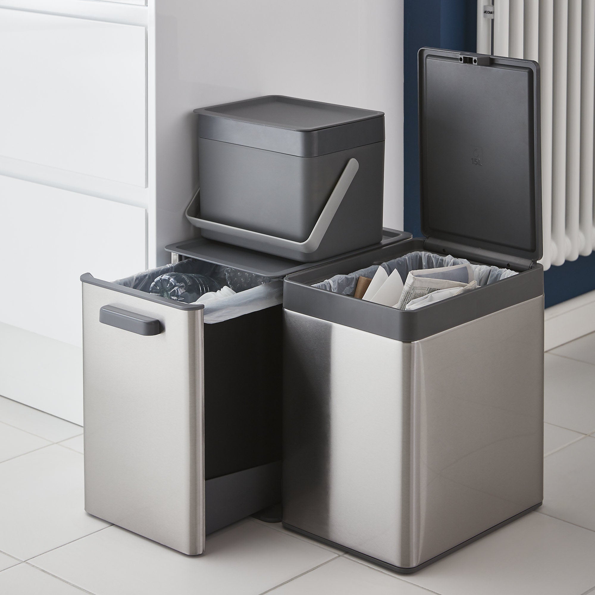 GoodHome Kora Anthracite Metal & plastic Integrated Pull-out kitchen bin 13L - Image 2