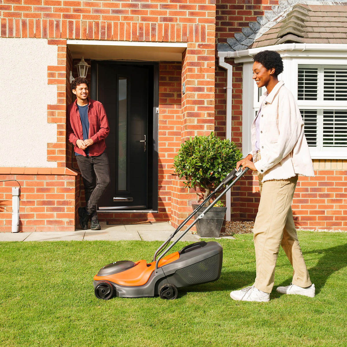 Flymo Cordless Rotary Lawnmower SimpliMow 320 Kit 18V 4Ah Battery - Image 7