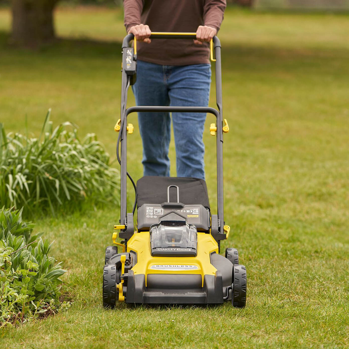 Stanley Lawn Mower Cordless 18V 2x4.0Ah Li-Ion SFMCMW2651M-GB Grass 51cm Cutter - Image 2