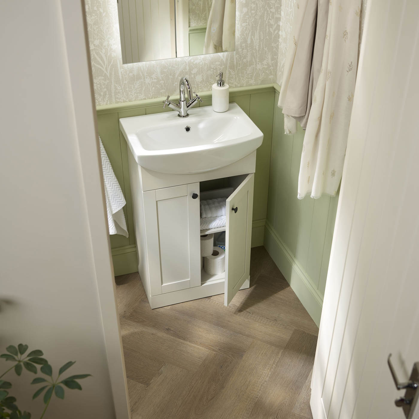 Mid Brown Oak effect Embossed Herringbone Luxury vinyl click Planks, 1.95m² - Image 5