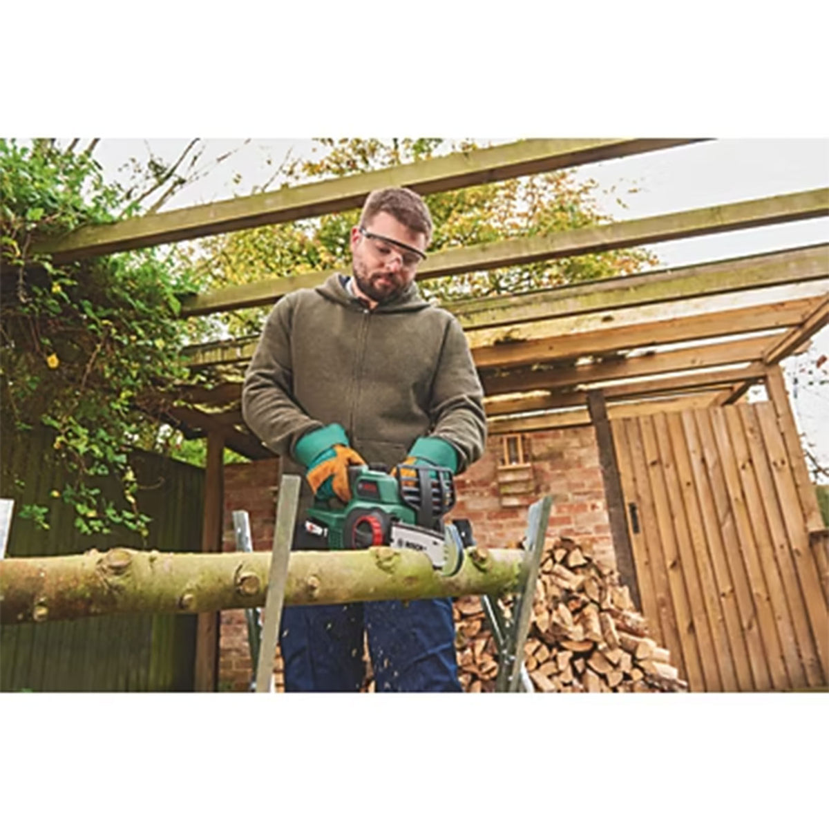 Bosch Chainsaw Cordless 18V 2.5Ah Li-Ion 06008B8070 20cm Lightweight Cutter - Image 6