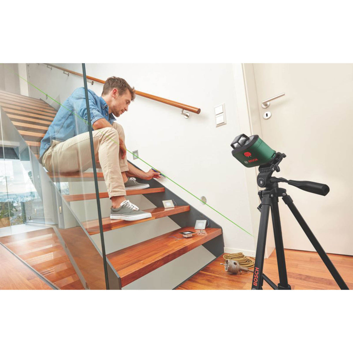 Bosch Laser Level With Tripod Green Self Levelling Cross Line 24m Indoor - Image 4