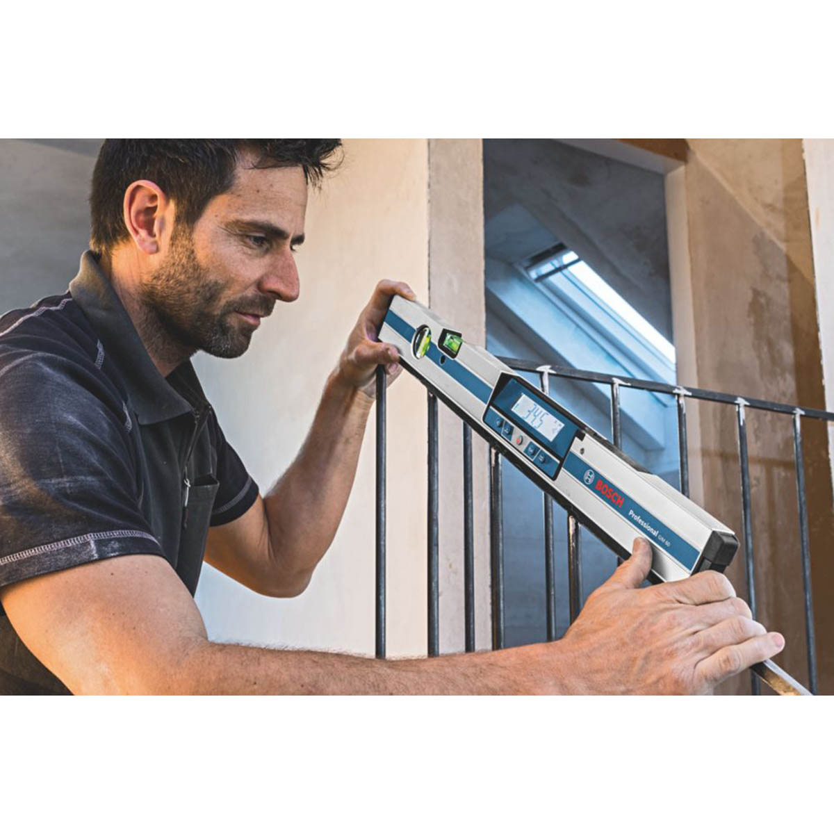 Bosch Digital Inclinometer 60cm Angle Finder Precise LCD Display Aluminium - Image 4