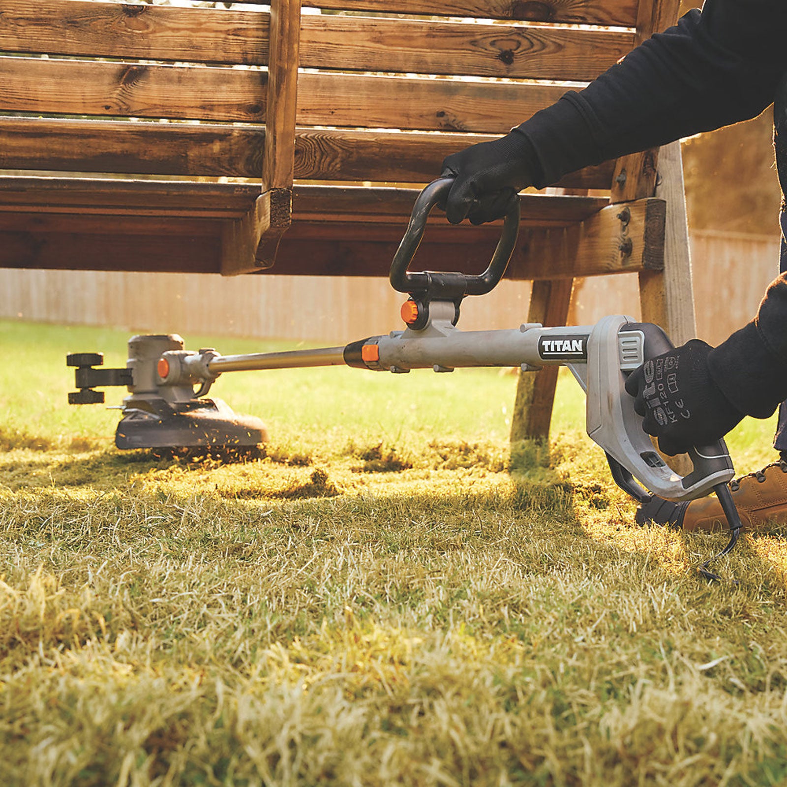 Titan Grass Trimmer Electric TTB820GGT Telescopic Shaft Edging Cutter 600W 230V - Image 4