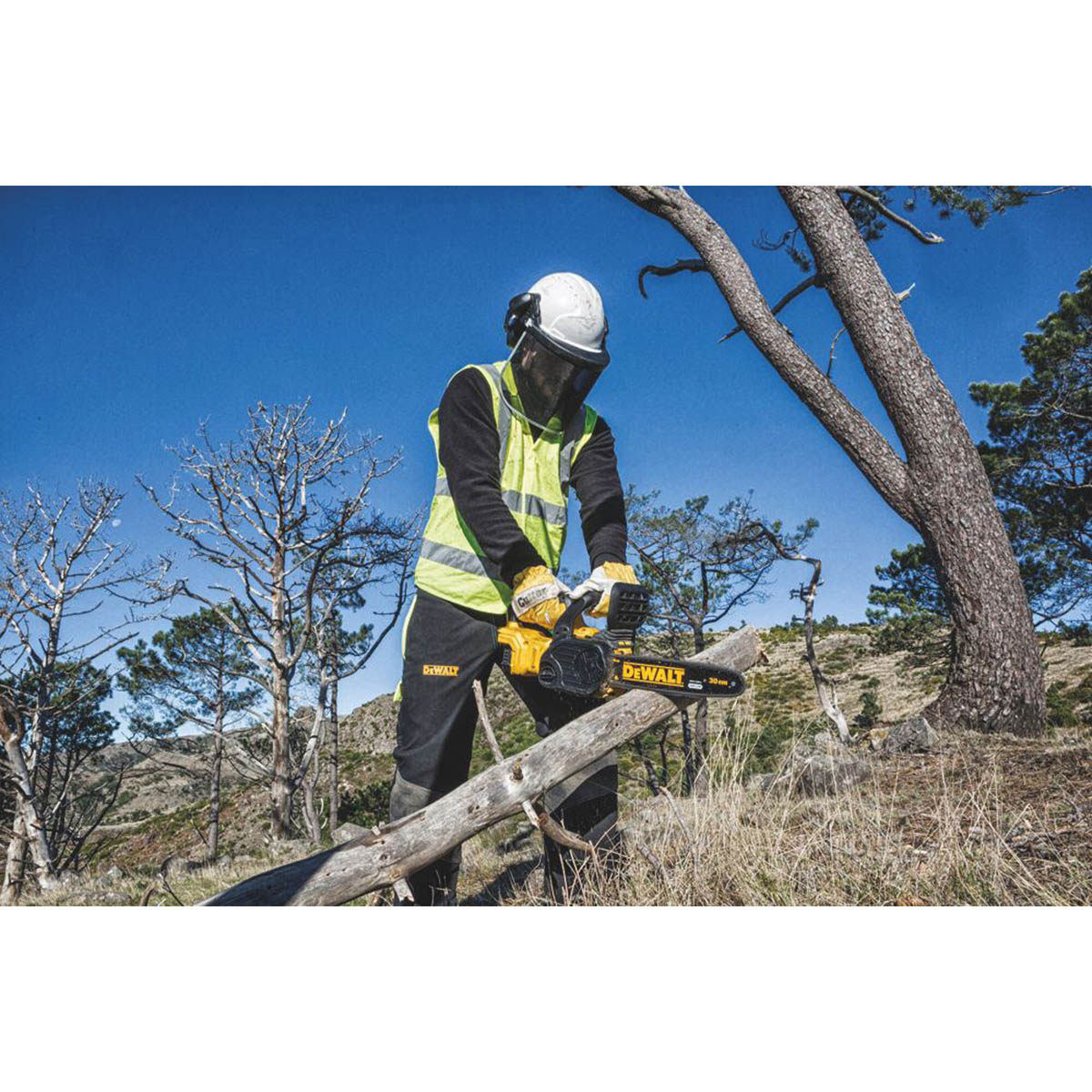 DeWalt Chainsaw Cordless 18V 5.0Ah Li-Ion DCM565P1-GB 30cm Brushless Cutter - Image 5