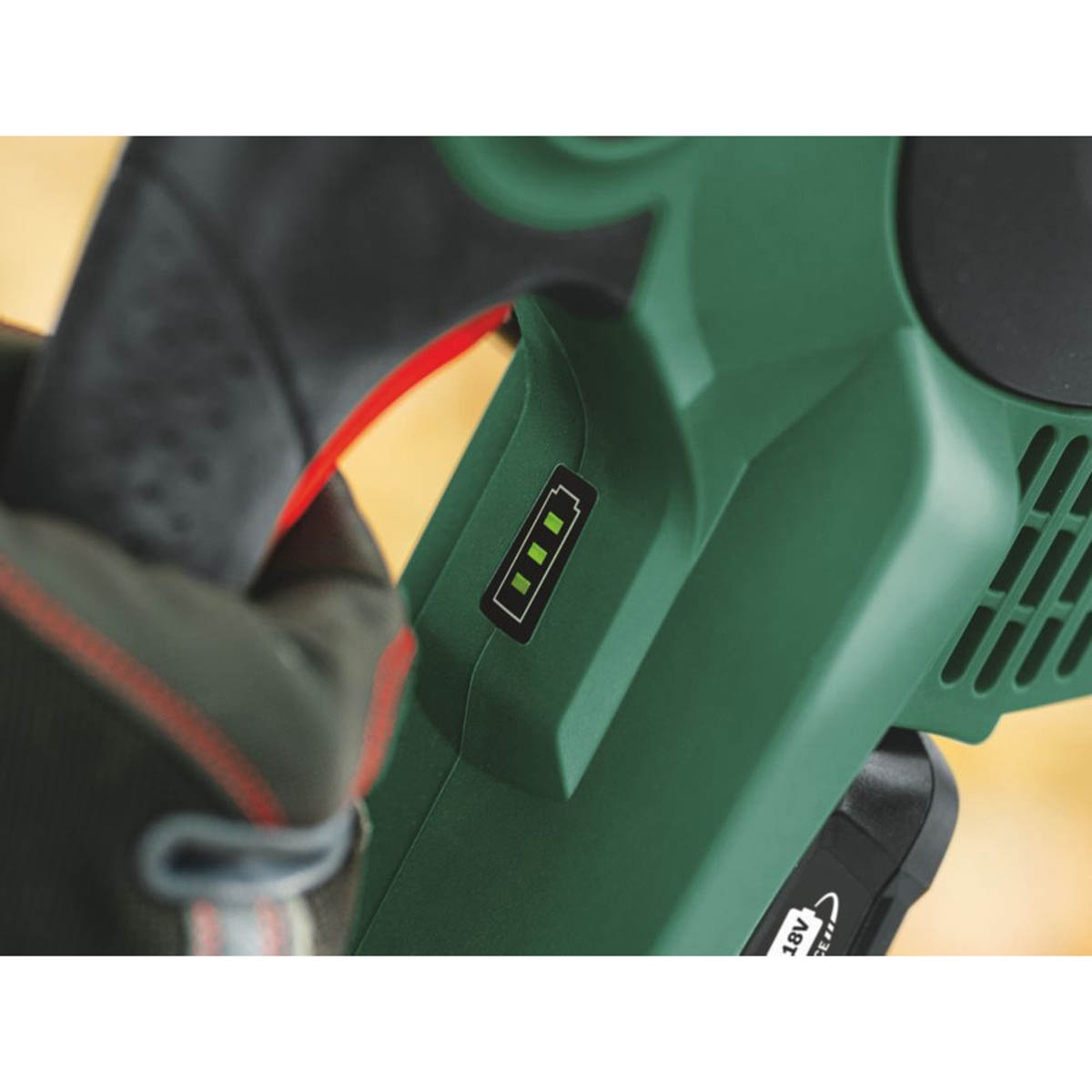 Bosch Chainsaw Cordless 18V Li-Ion UniversalChain18 Garden 20cm Cutter Body Only - Image 4