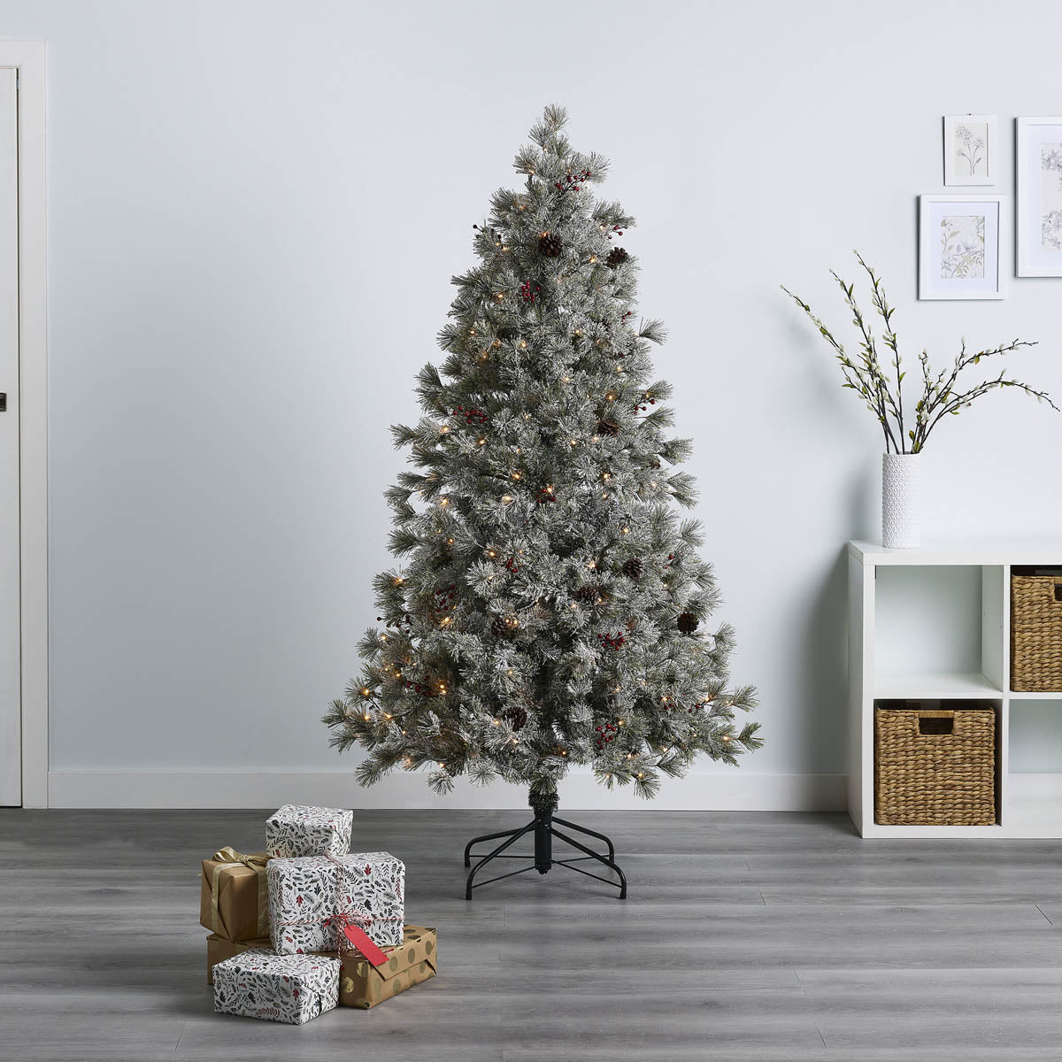 Christmas Tree 6ft Pre-lit Artificial LED Warm White Indoor Berries Pine Cones - Image 4