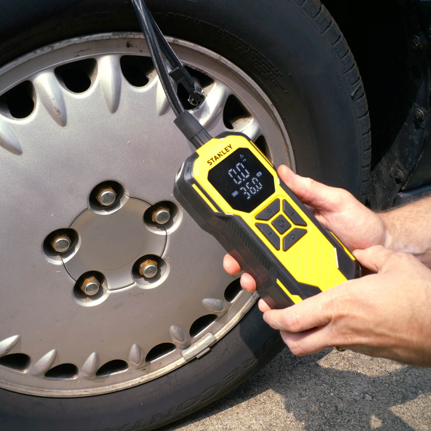 Stanley Tyre Inflator Cordless Digital Ergonomic Portable Pump Car Bike 11.1V - Image 8