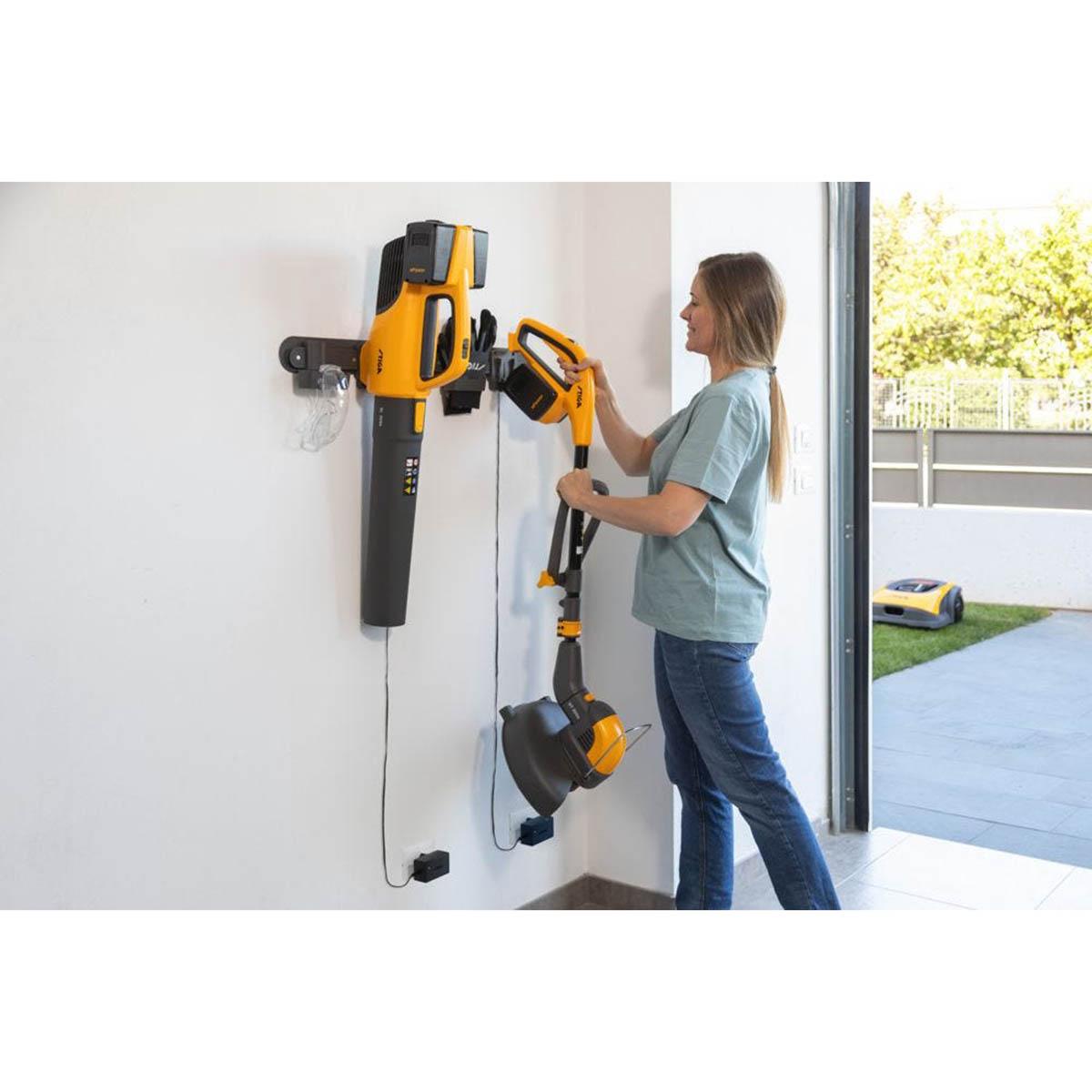 STIGA Grass Trimmer Cordless Adjustable Shaft 2Ah ePower On-Board Charging Kit - Image 4