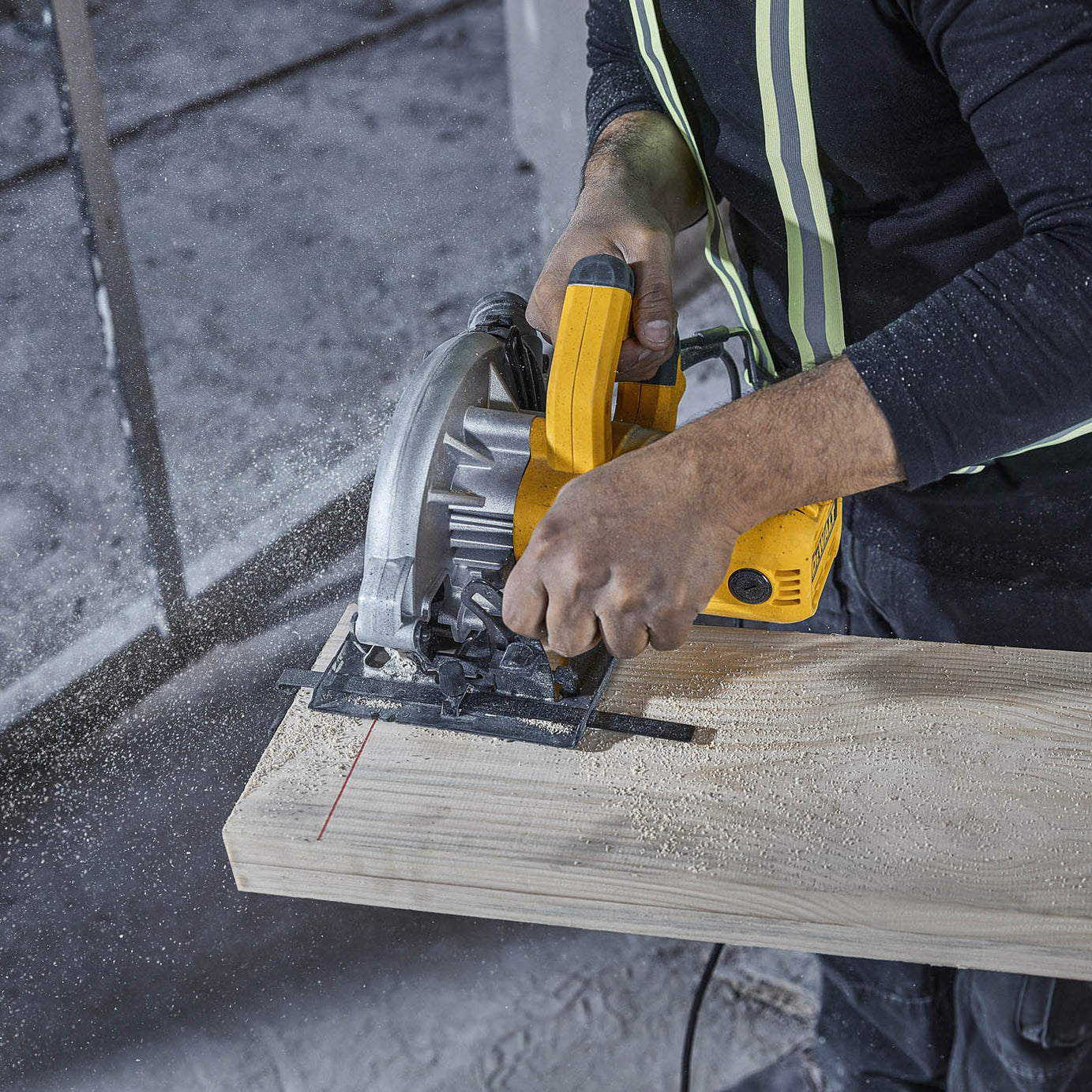 DeWalt Circular Saw DWE5615-GB Corded Electric Powerful Compact 1500W 230V 190mm - Image 2
