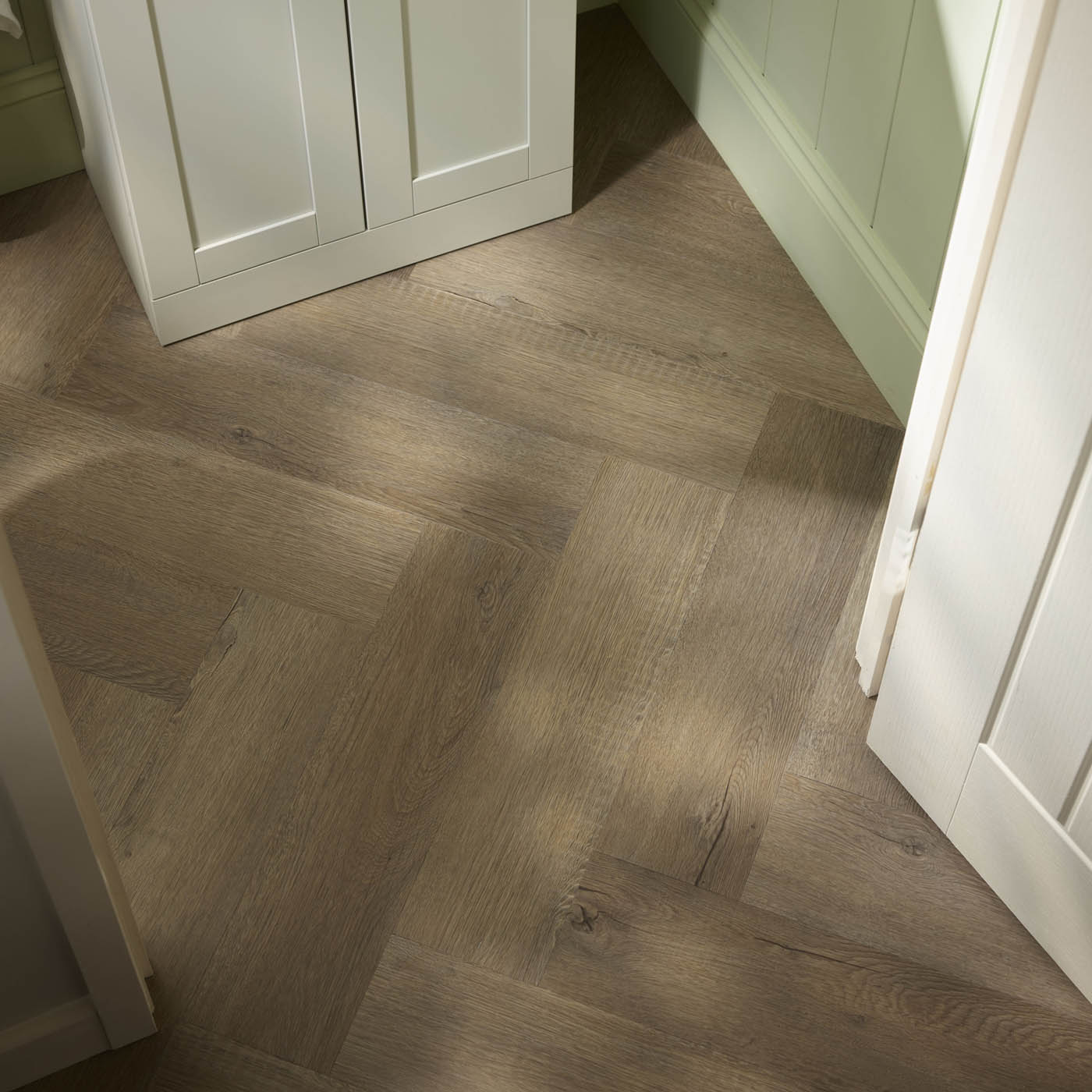 Mid Brown Oak effect Embossed Herringbone Luxury vinyl click Planks, 1.95m² - Image 3