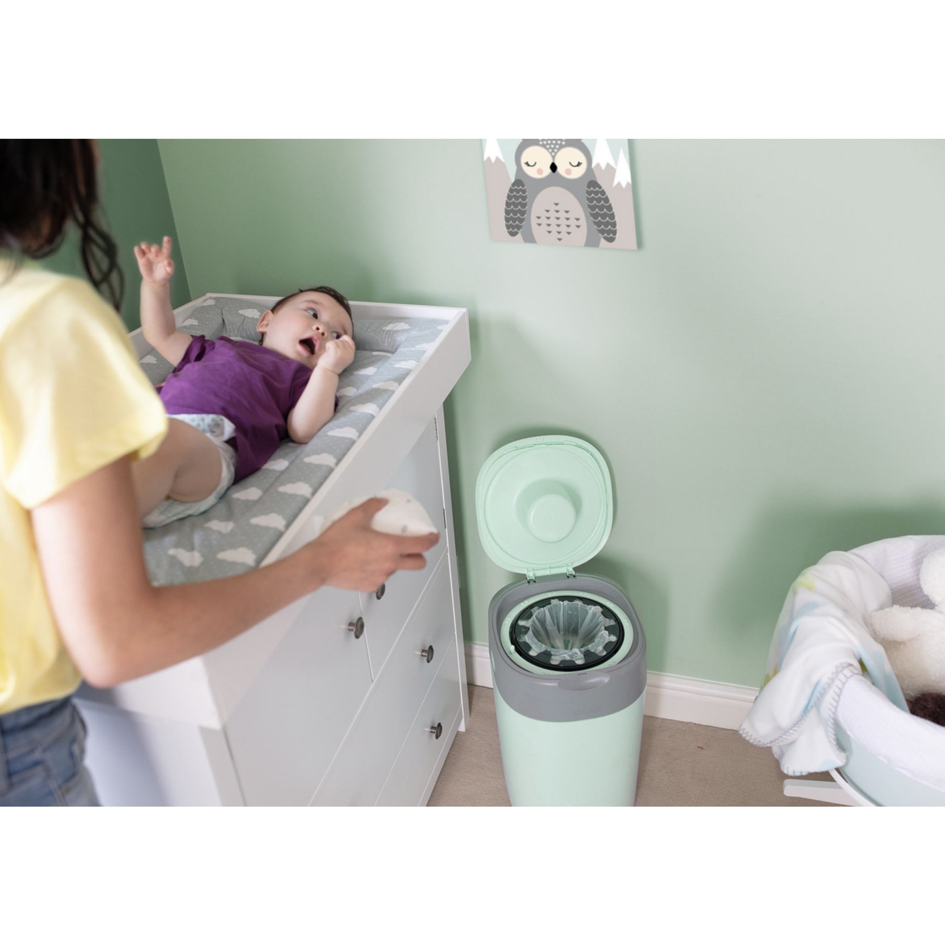 Tommee Tippee Twist and Click Advanced Nappy Bin Starter Set with 6 x Refills - Image 4