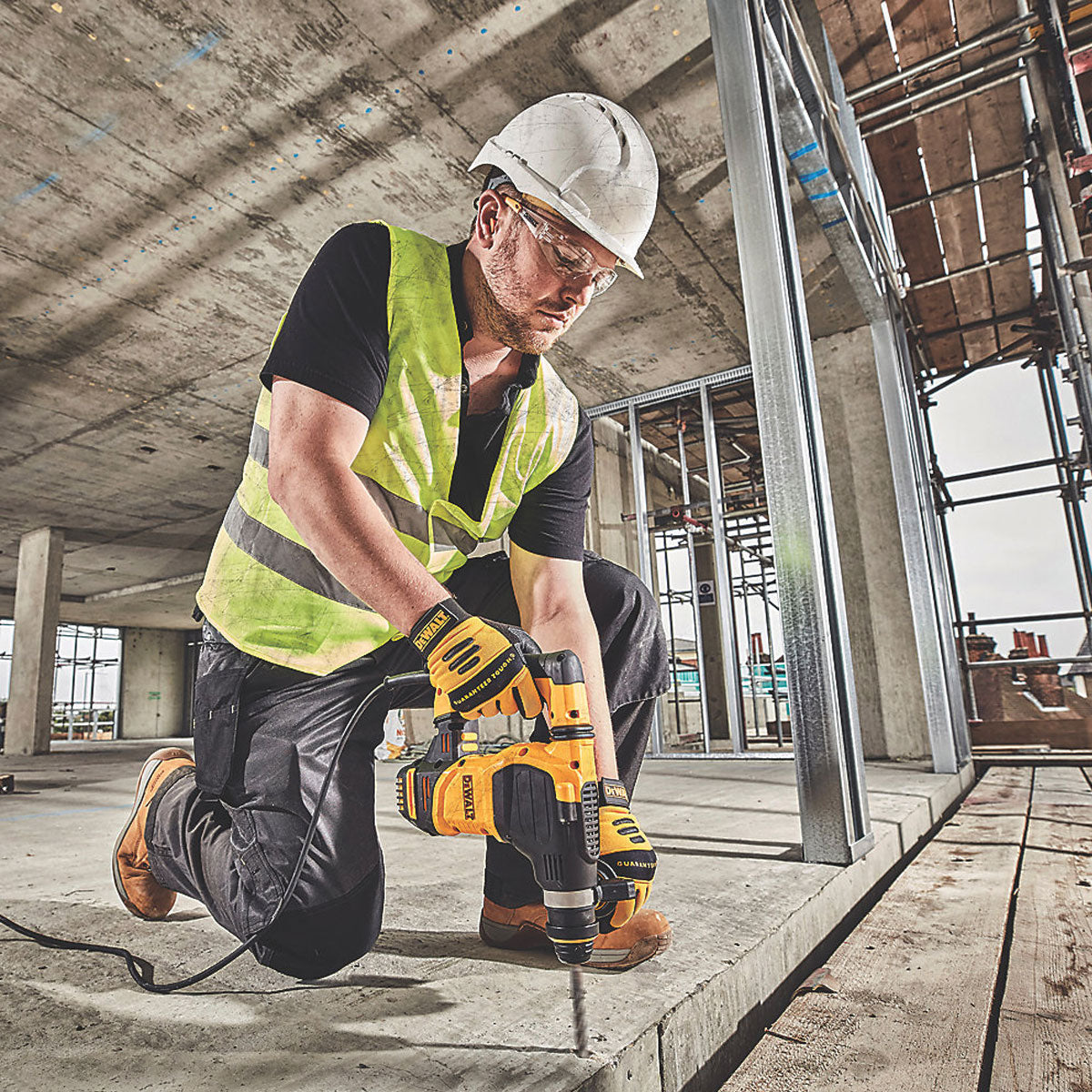 Dewalt Brushed Corded Electric Hammer Drill SDS Plus 950W D25333K-LX 3.7kg 110V - Image 3