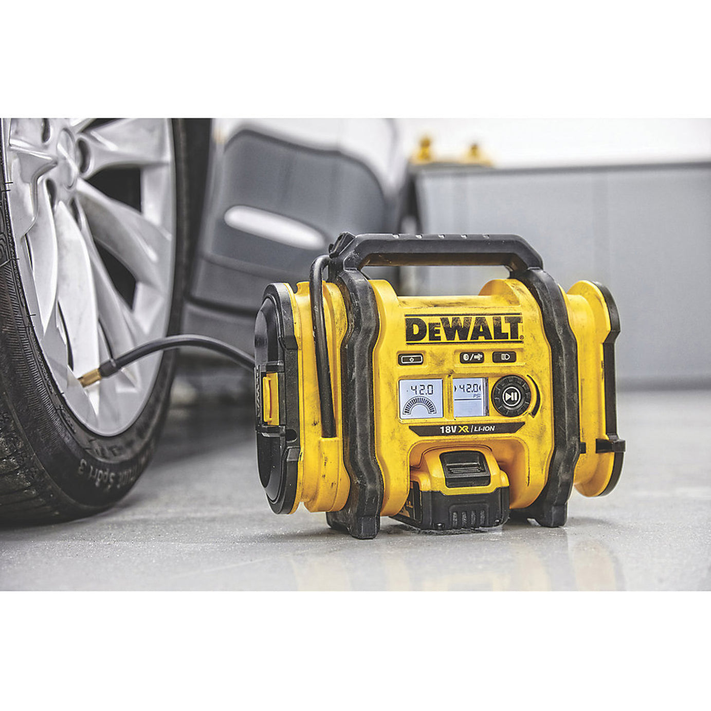 DeWalt Cordless Inflator Brushed DCC018N-XJ 18V Li-lon XR - Image 5
