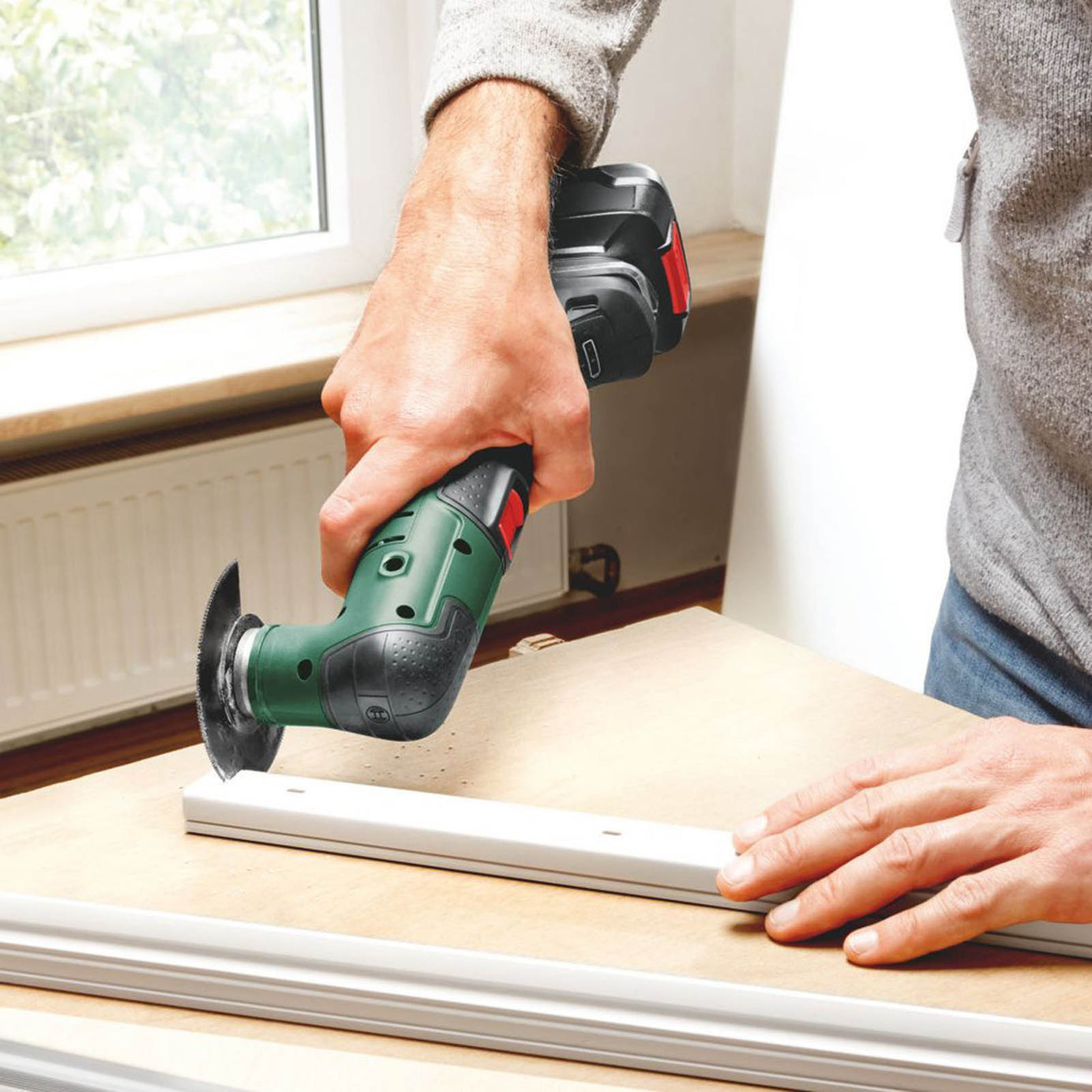 Bosch Multi Tool Cordless 18V Li-Ion UniversalMulti 18V-32 Soft Grip Body Only - Image 4
