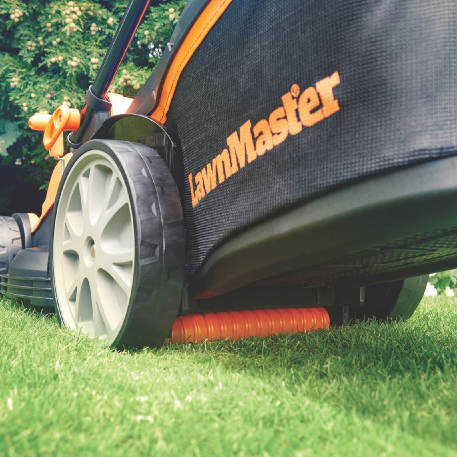 LawnMaster MEB1840M-01 1800W 40cm Electric Rotary Lawn Mower 220-240V - Image 5