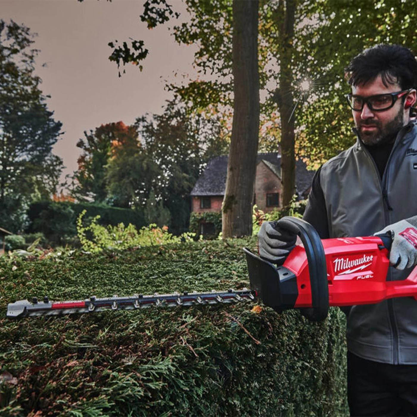 Milwaukee Hedge Trimmer Cordless 18V Li-Ion M18FUELFHET60-0 60cm Body Only - Image 7