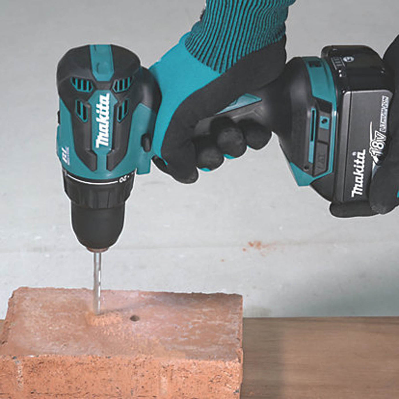 Makita Combi Drill Cordless 18V 3.0Ah Li-Ion DHP490SFX2 Drill Bit Set Brushless - Image 5