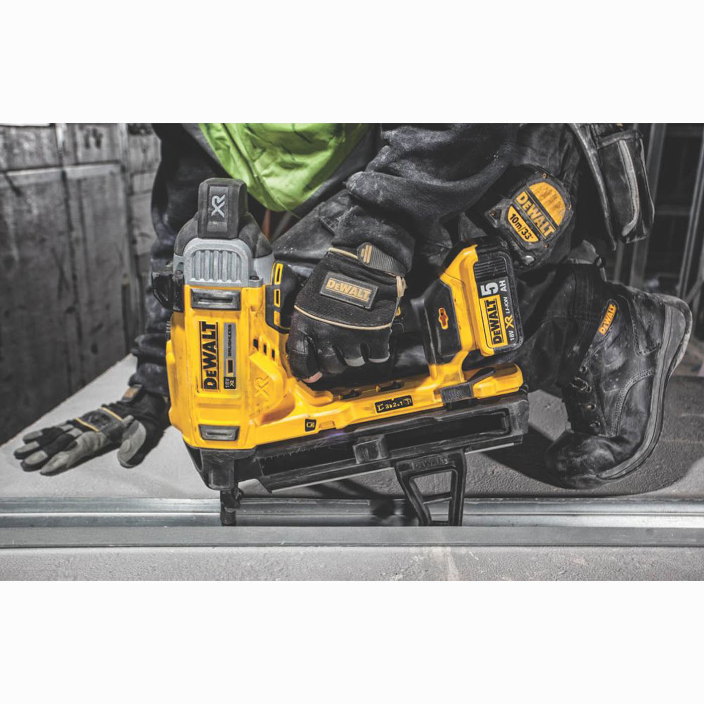DEWALT Cordless Nail Gun Concrete/Steel DCN890P2-GB 57mm 18V 2 x5.0Ah Li-Ion XR - Image 6